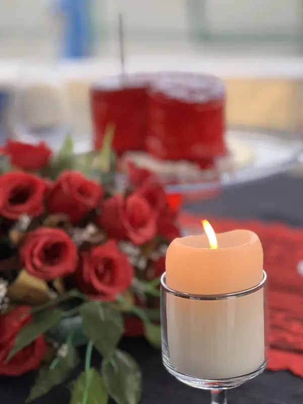 Teknede kurulan kutlama masası ve süsleme — 36