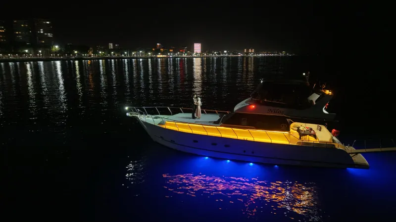 Teknede kurulan kutlama masası ve süsleme — 42